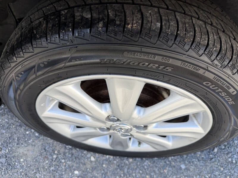 2011 Toyota Yaris - Image 12 of 21