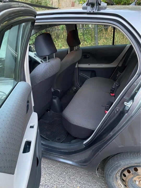 2011 Toyota Yaris - Image 10 of 10