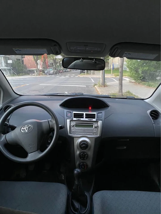 2011 Toyota Yaris - Image 9 of 10
