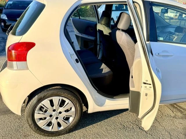 2011 Toyota Yaris - Image 10 of 21
