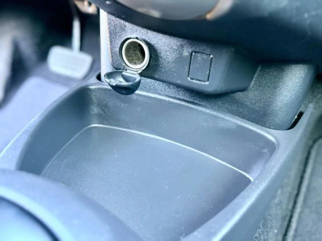 2011 Toyota Yaris - Image 16 of 21