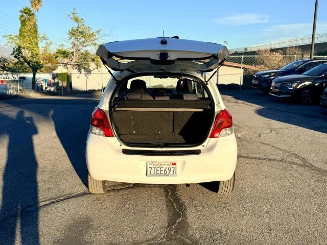2011 Toyota Yaris - Image 9 of 21