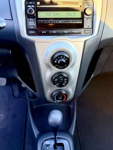 2011 Toyota Yaris - Image 14 of 21
