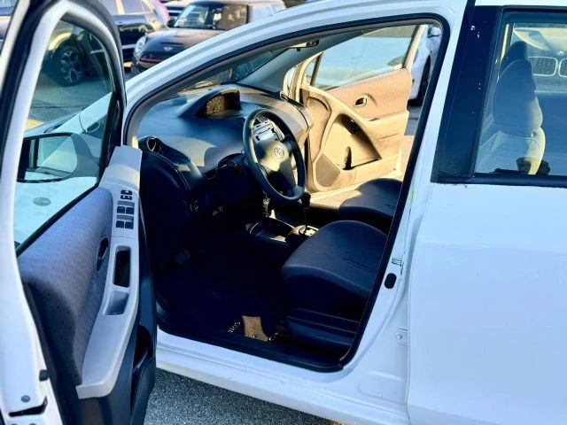 2011 Toyota Yaris - Image 12 of 21