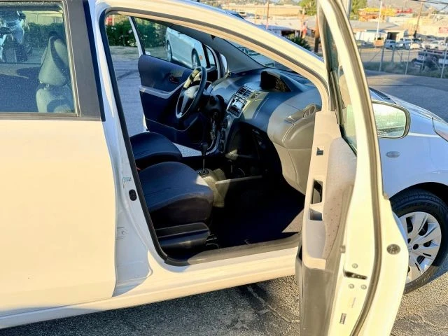 2011 Toyota Yaris - Image 13 of 21