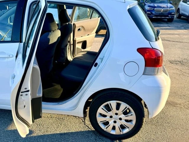 2011 Toyota Yaris - Image 11 of 21
