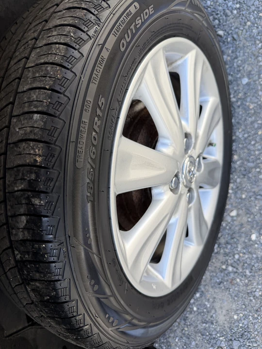 2011 Toyota Yaris - Image 11 of 21
