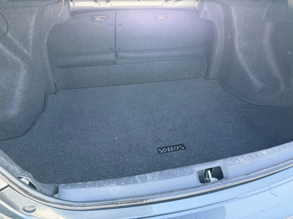 2011 Toyota Yaris - Image 8 of 21