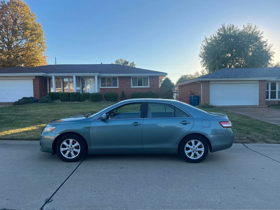 2011 Toyota Camry 6th Gen - Image 7 of 15