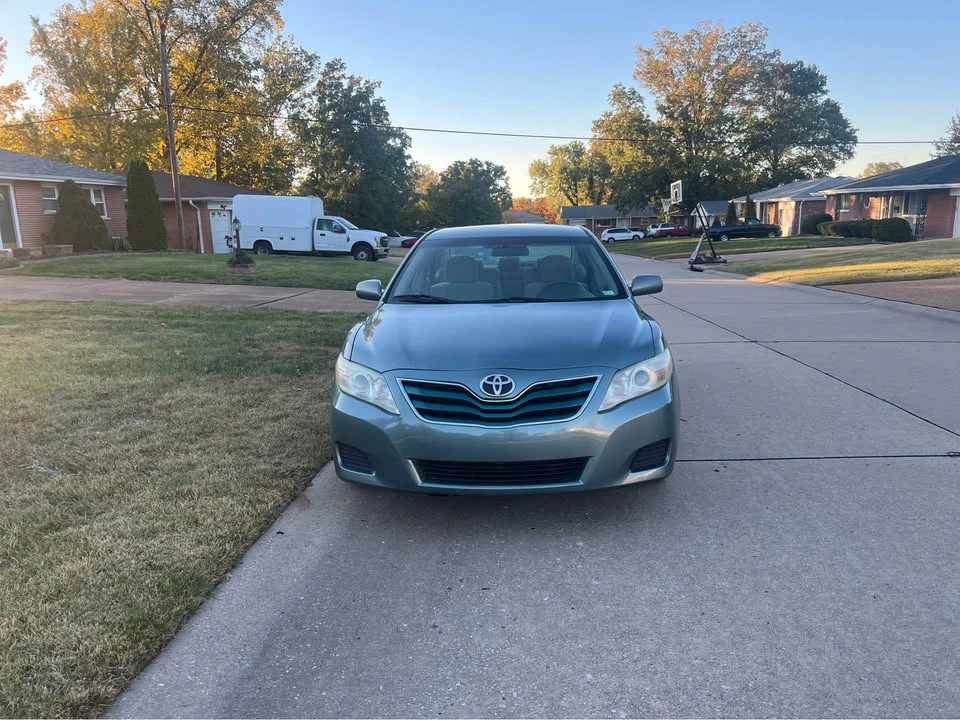2011 Toyota Camry 6th Gen - Image 2 of 15