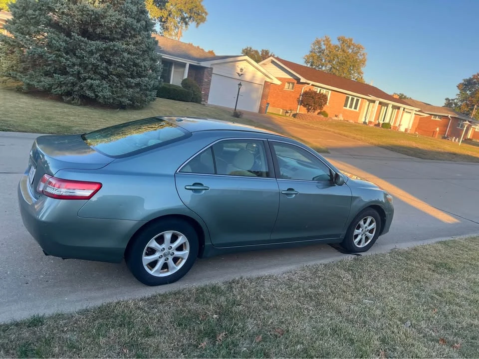 2011 Toyota Camry 6th Gen - Image 4 of 15
