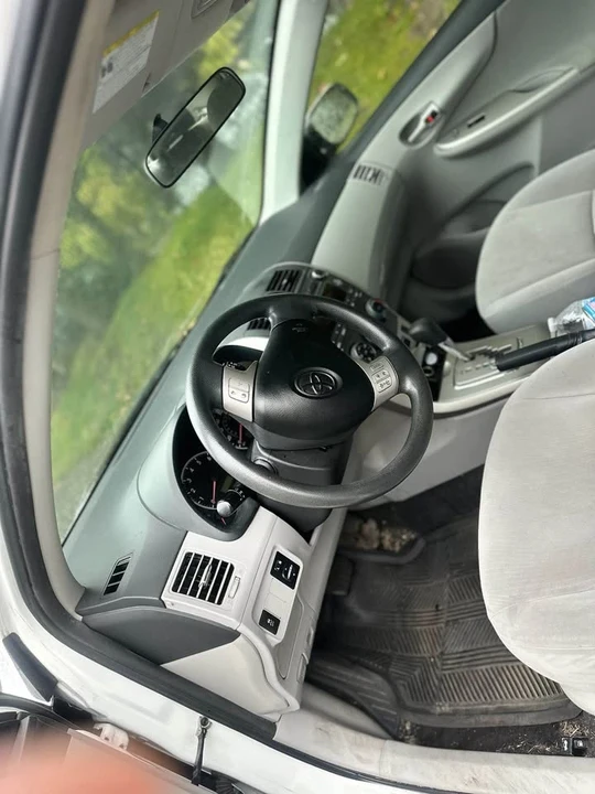 2011 Toyota Corolla 10th Gen - Image 5 of 8