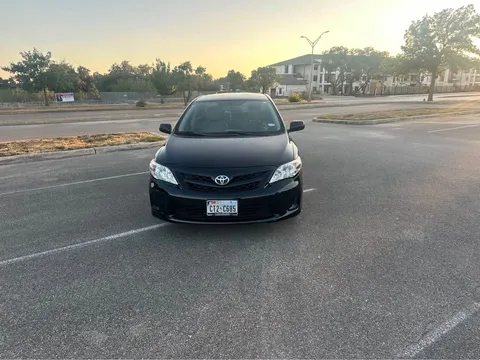 2011 Toyota Corolla 10th Gen - Image 2 of 13