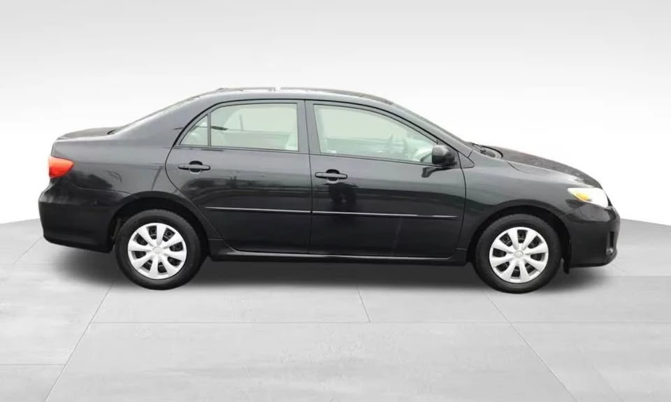 2011 Toyota Corolla 10th Gen - Image 2 of 10