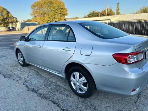 2011 Toyota Corolla 10th Gen - Image 2 of 11