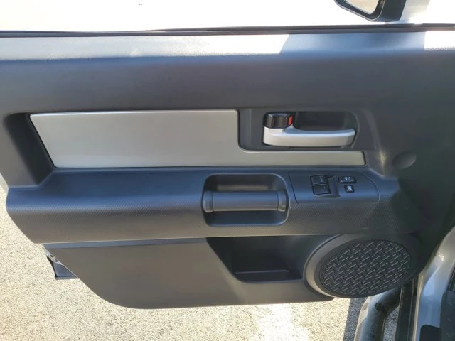 2011 Toyota FJ Cruiser - Image 14 of 20
