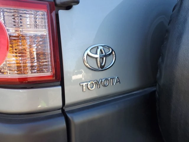 2011 Toyota FJ Cruiser - Image 7 of 20