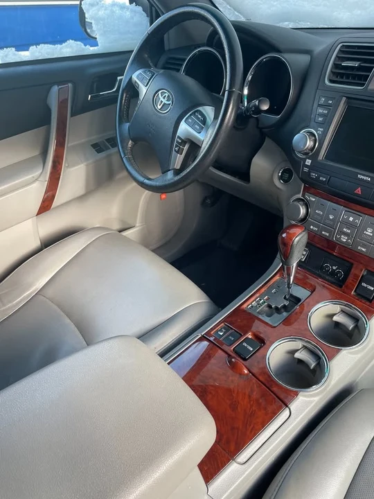 2011 Toyota Highlander - Image 5 of 8