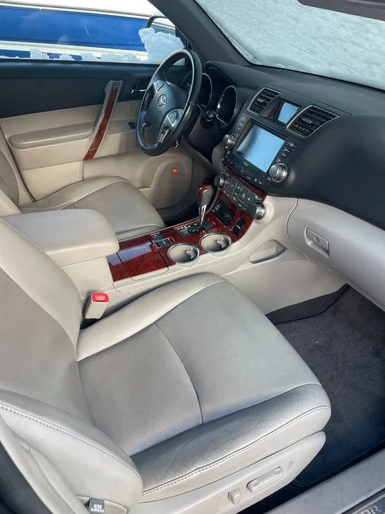 2011 Toyota Highlander - Image 6 of 8