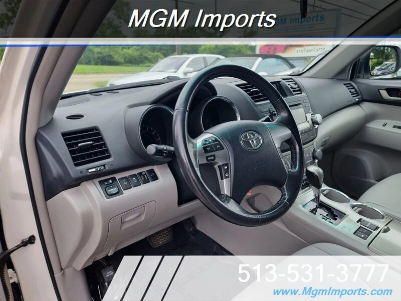 2011 Toyota Highlander - Image 9 of 20