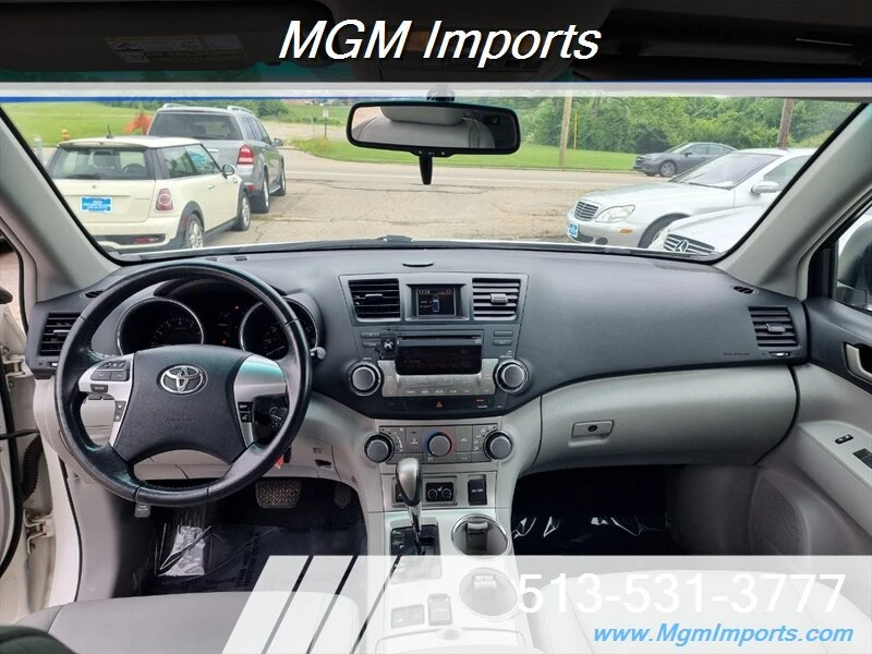 2011 Toyota Highlander - Image 10 of 20