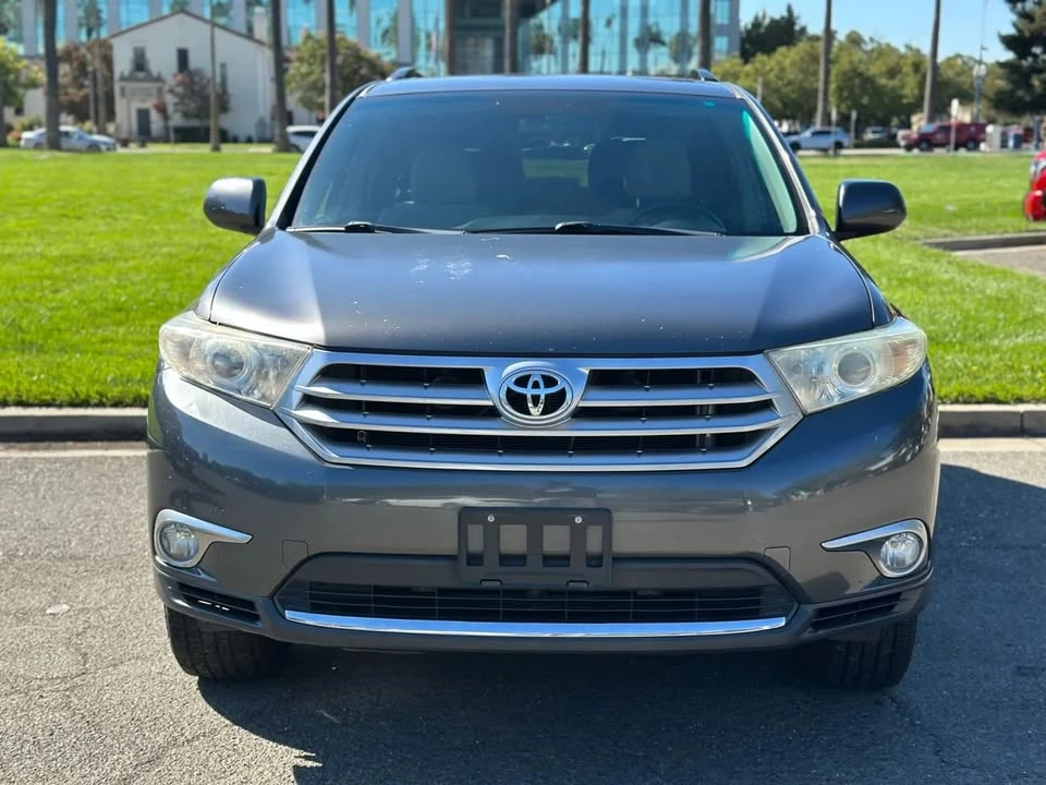 2011 Toyota Highlander - Image 2 of 20