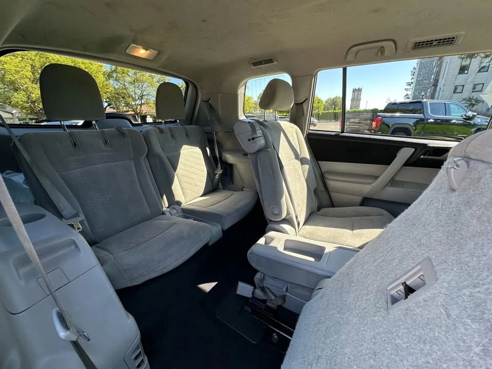 2011 Toyota Highlander - Image 13 of 20