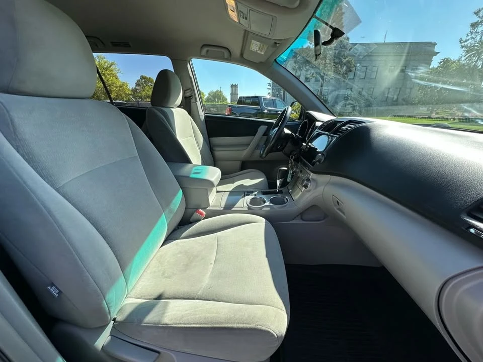 2011 Toyota Highlander - Image 10 of 20