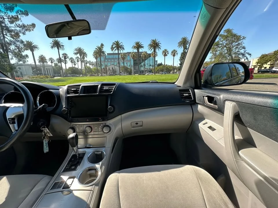 2011 Toyota Highlander - Image 16 of 20