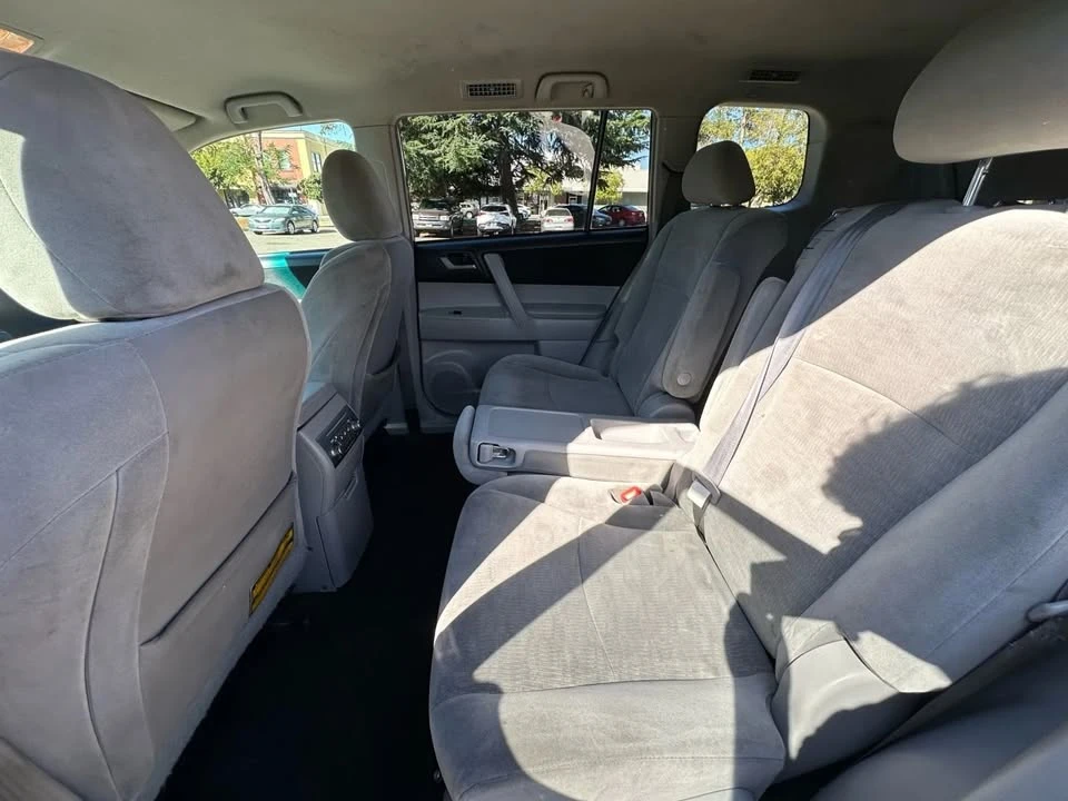 2011 Toyota Highlander - Image 8 of 20