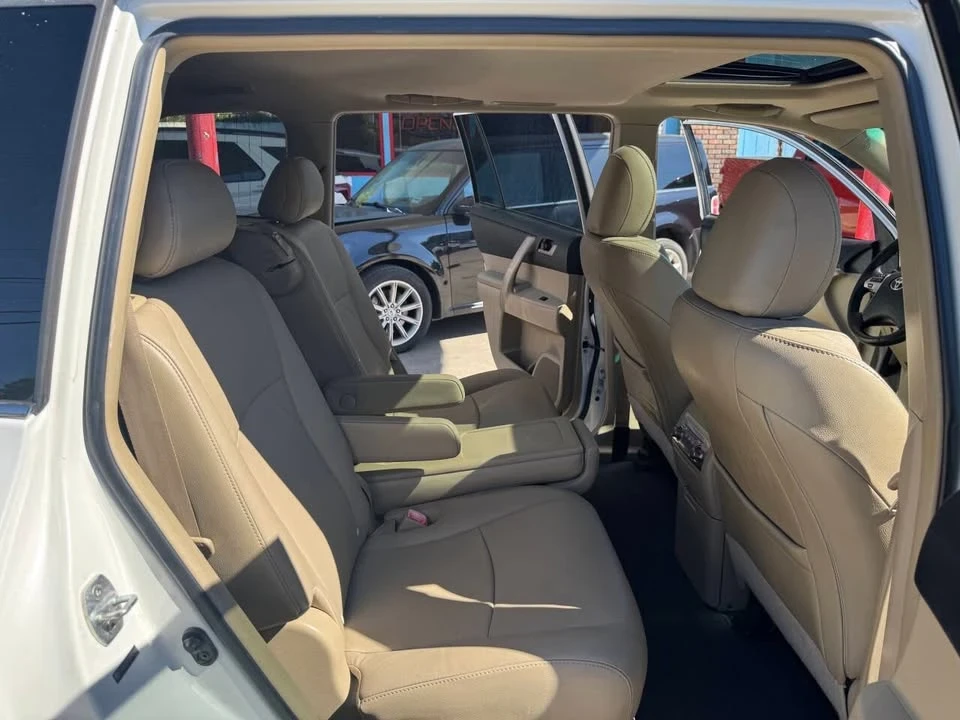 2011 Toyota Highlander - Image 12 of 20