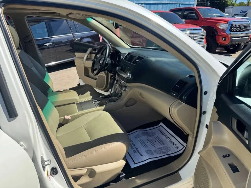2011 Toyota Highlander - Image 14 of 20
