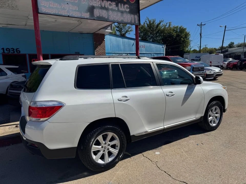 2011 Toyota Highlander - Image 2 of 20