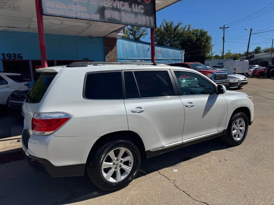 2011 Toyota Highlander - Image 2 of 19