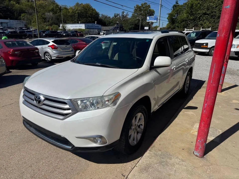 2011 Toyota Highlander - Image 3 of 19