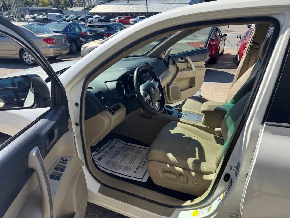 2011 Toyota Highlander - Image 12 of 19