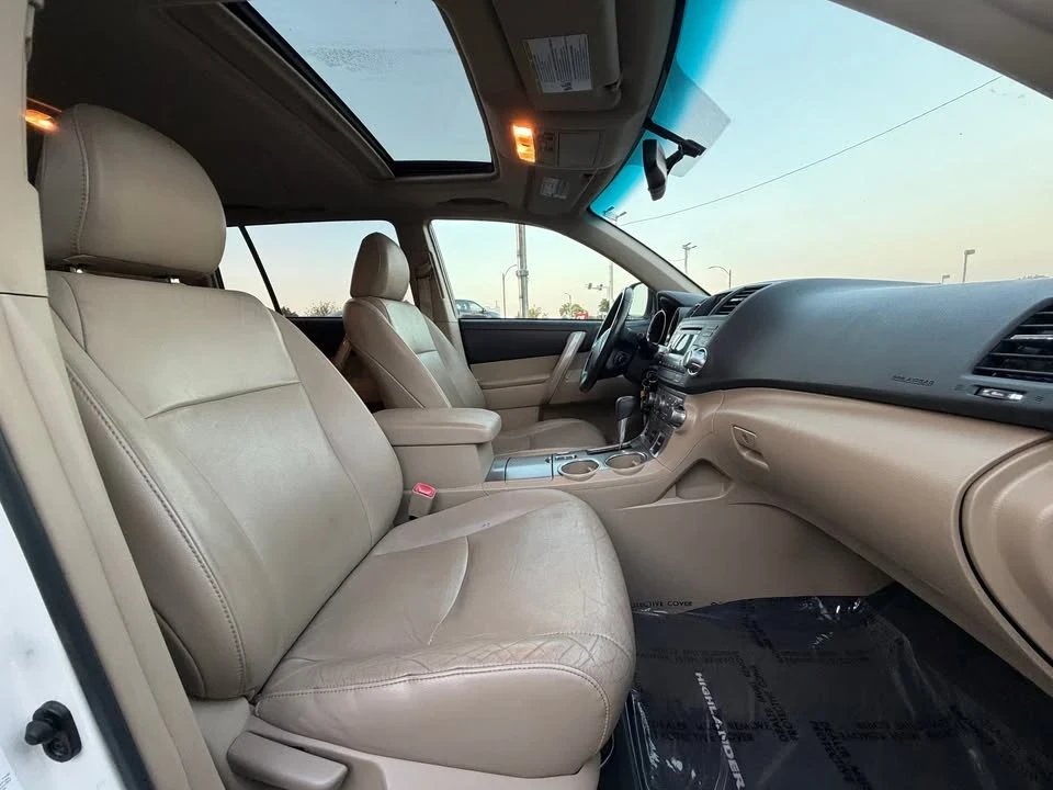 2011 Toyota Highlander - Image 8 of 13