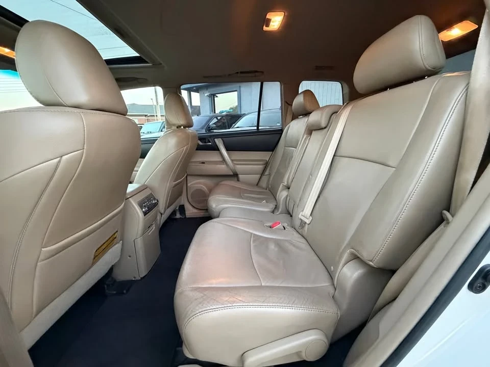 2011 Toyota Highlander - Image 11 of 13