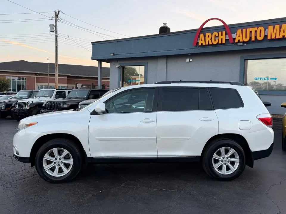 2011 Toyota Highlander - Image 2 of 13