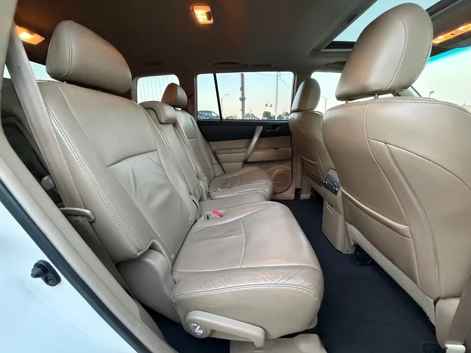 2011 Toyota Highlander - Image 9 of 13