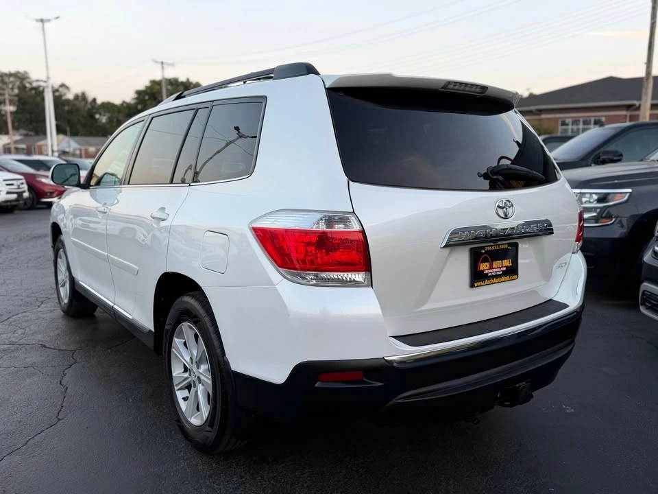 2011 Toyota Highlander - Image 3 of 13