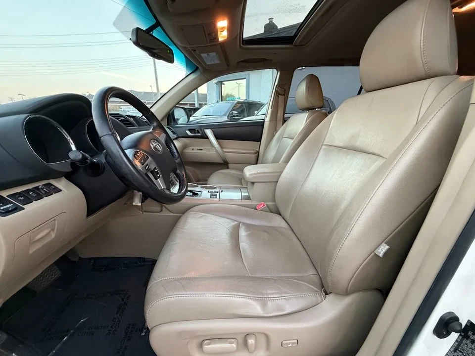 2011 Toyota Highlander - Image 12 of 13