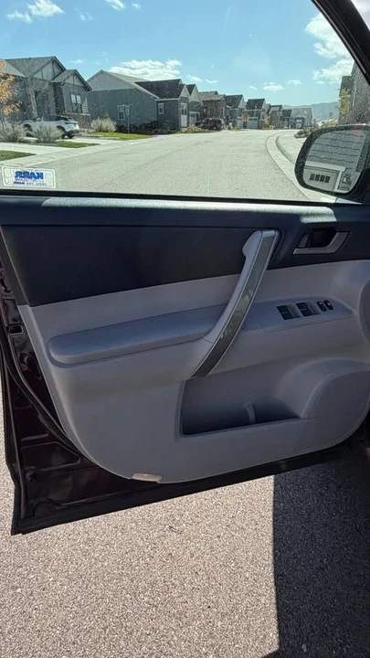 2011 Toyota Highlander - Image 17 of 20