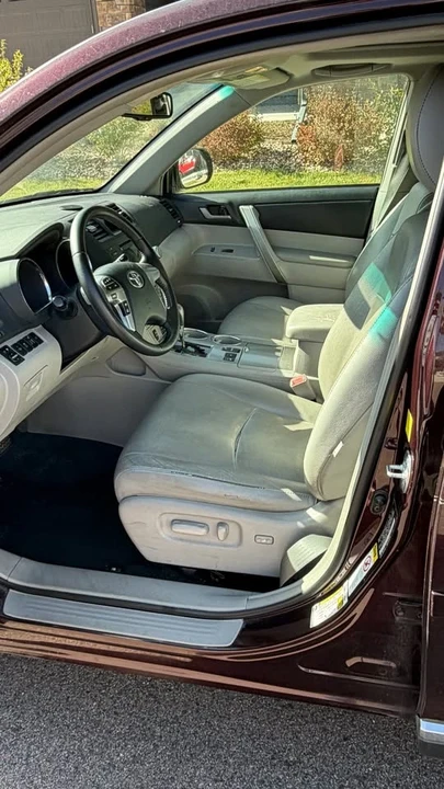 2011 Toyota Highlander - Image 7 of 20