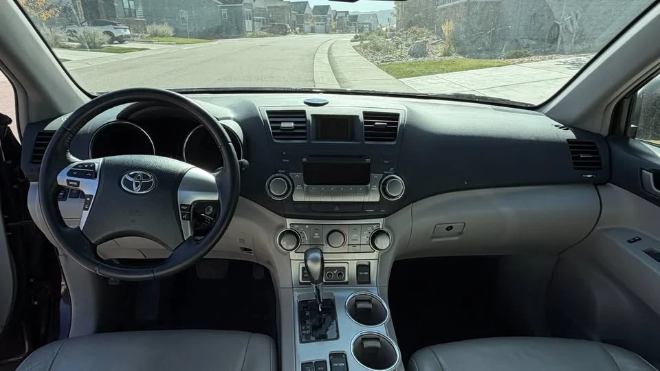 2011 Toyota Highlander - Image 9 of 20