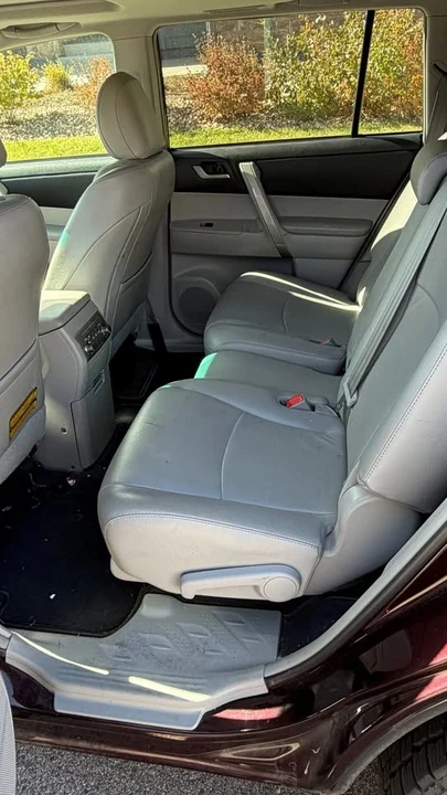 2011 Toyota Highlander - Image 8 of 20
