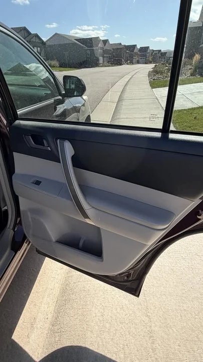 2011 Toyota Highlander - Image 13 of 20