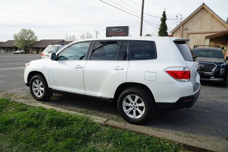 2011 Toyota Highlander - Image 5 of 20