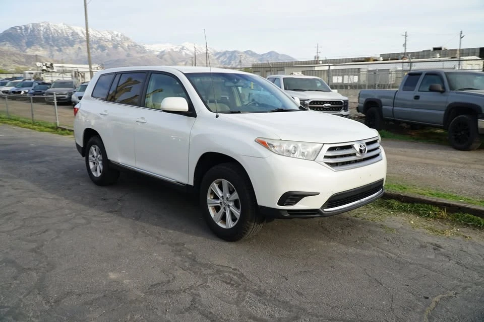 2011 Toyota Highlander - Image 14 of 20