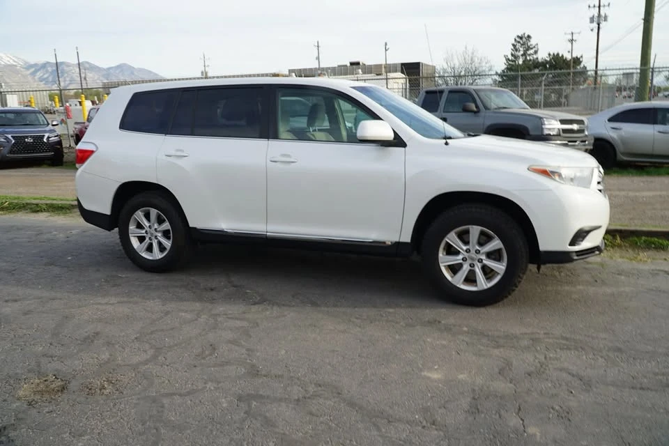 2011 Toyota Highlander - Image 12 of 20